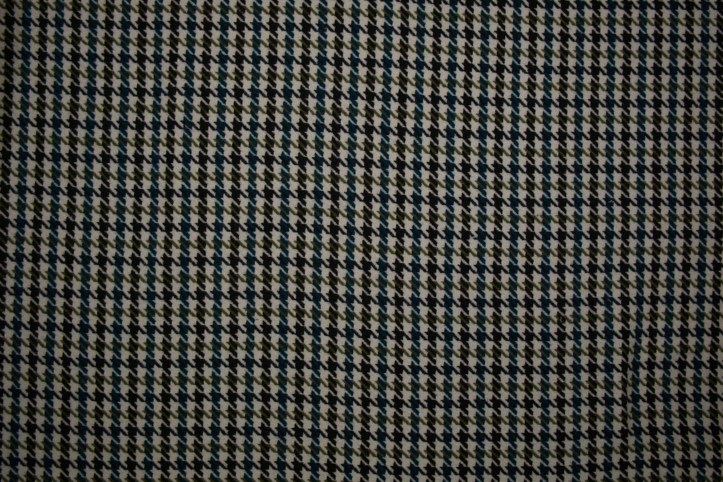 Hochwertiger Wollstoff mit Grün-Schwarz-Hahnentritt – ideal für Wintermode