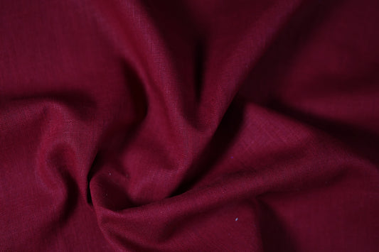 Natürliches Leinen in Bordeaux – atmungsaktiv, pflegeleicht und stilvoll