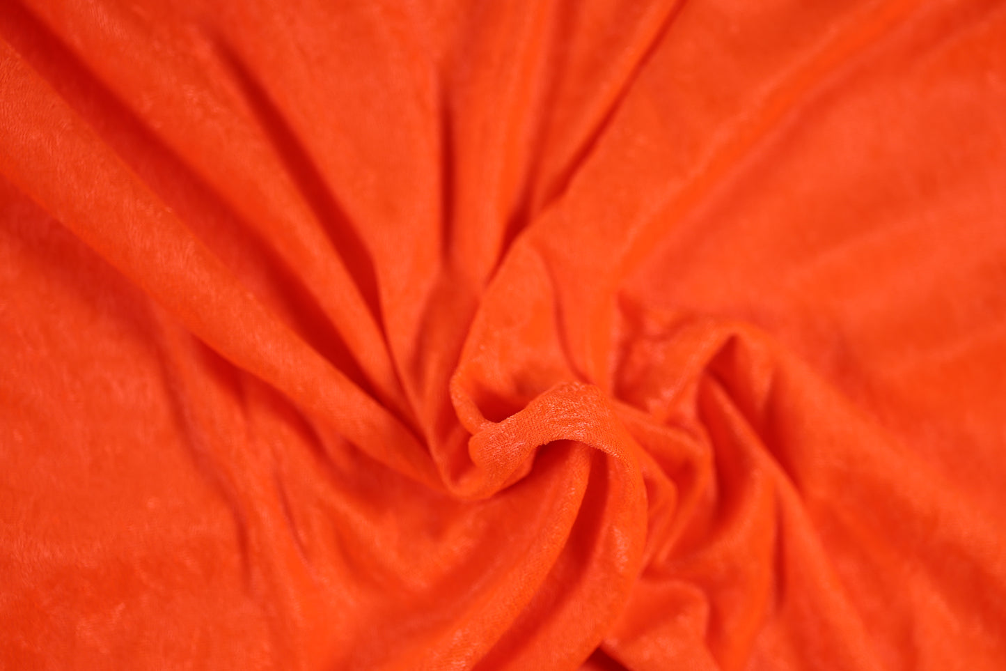 Oranger Pannesamt mit leuchtender Farbe