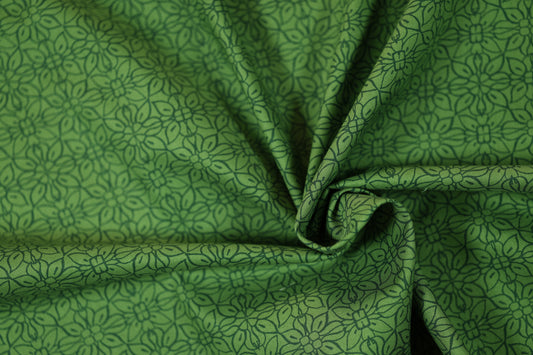 Baumwollstretch – Waldgrün mit ornamentaler Blütenstruktur – angenehm, flexibel und hochwertig verarbeitet