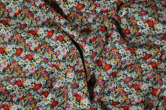 Baumwollstretch â Florale Vielfalt in Rot, Senf & WeiĂ â angenehm, flexibel und hochwertig verarbeitet