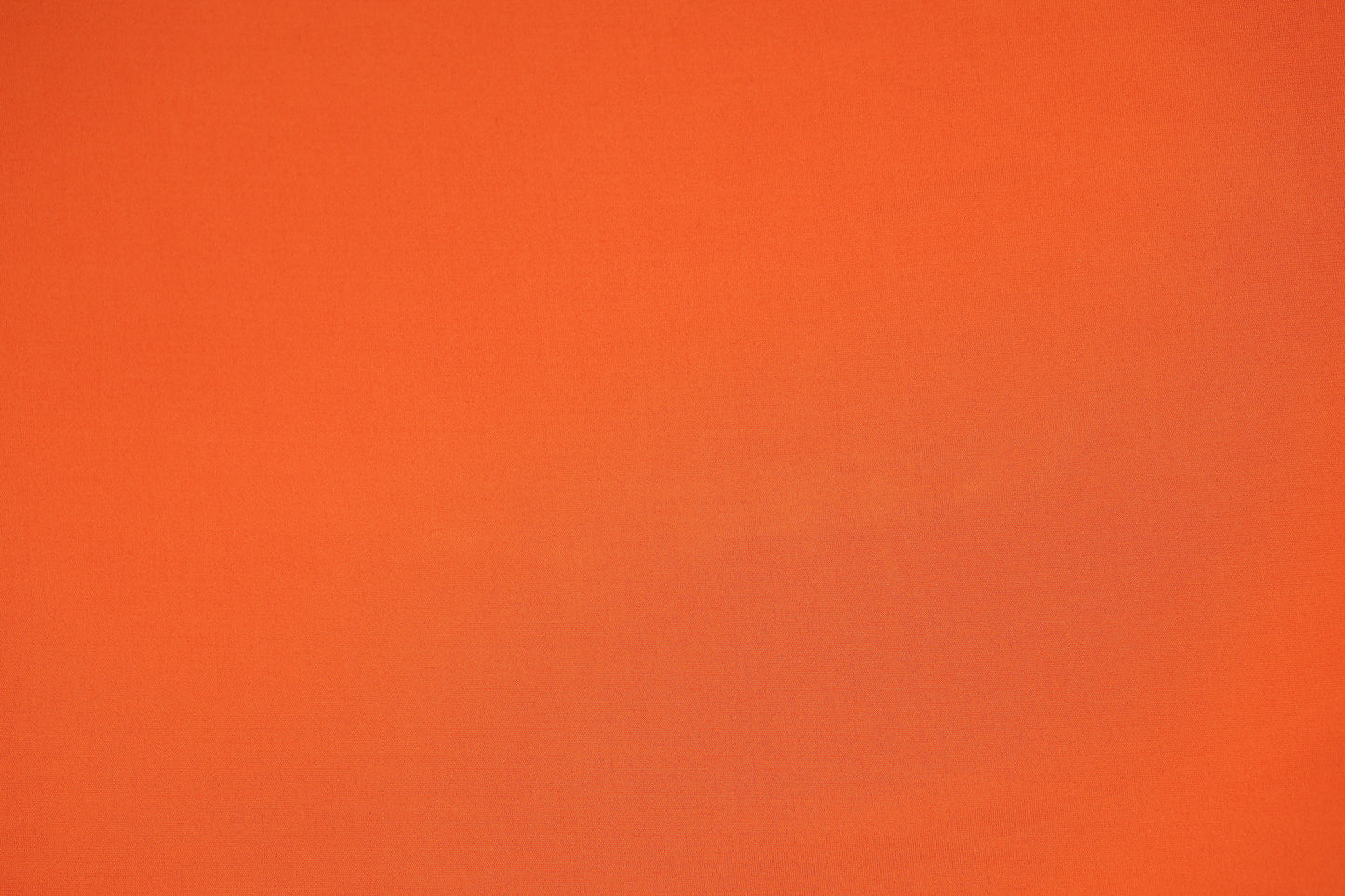Weich fließender Jersey in der Farbe Mandarine, der die feine Textur zeigt