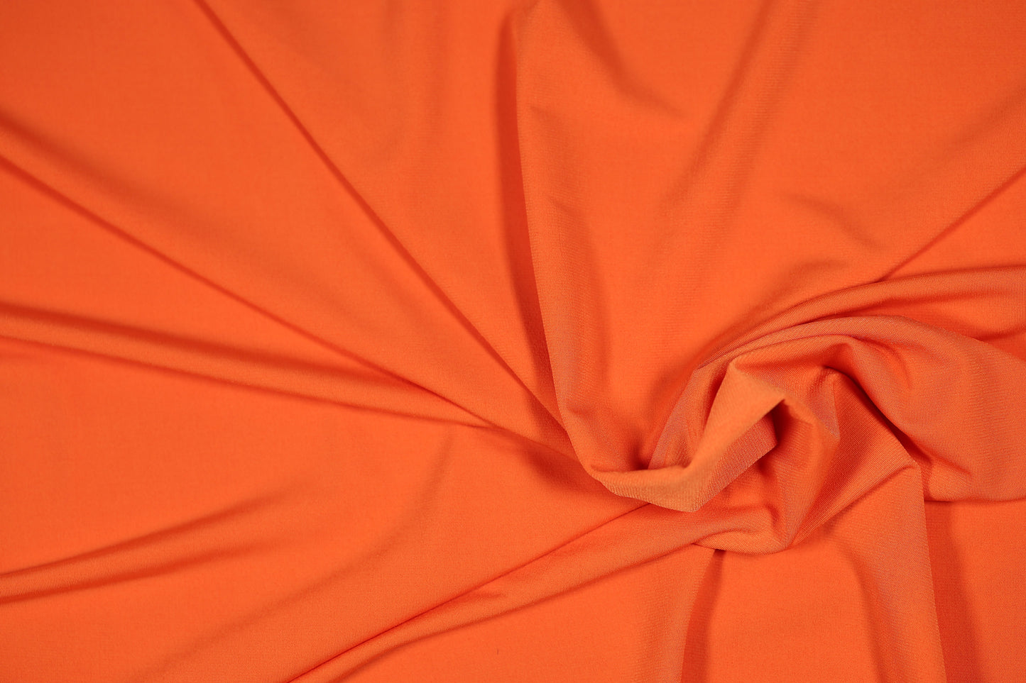 Kräftiger Jerseystoff in Mandarin-Orange, weich drapiert