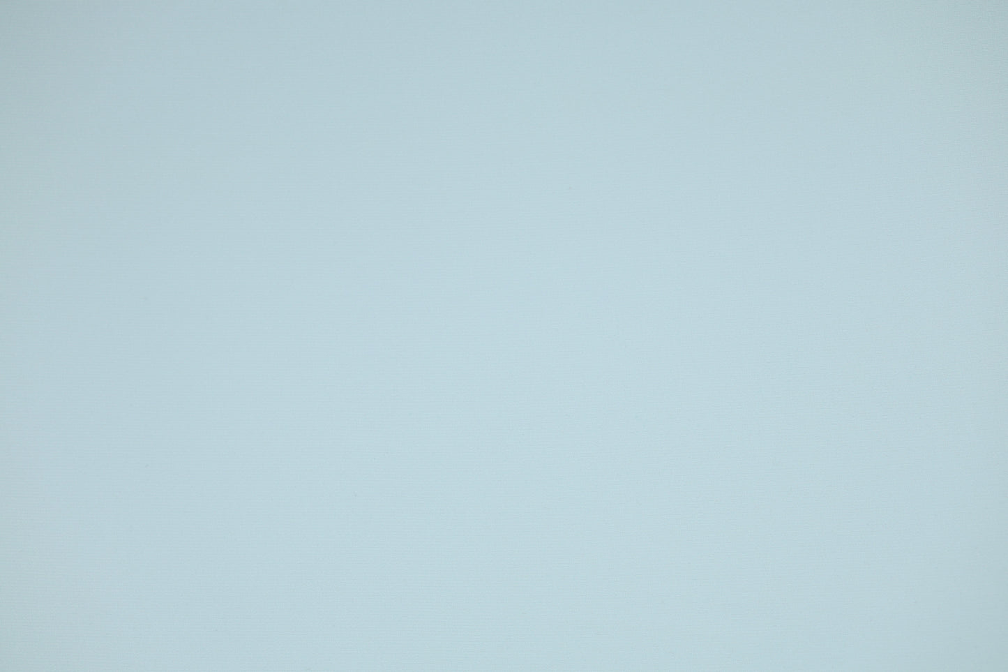 Weicher, pastellblauer Jerseystoff, locker und luftig drapiert