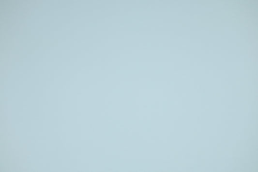 Weicher, pastellblauer Jerseystoff, locker und luftig drapiert