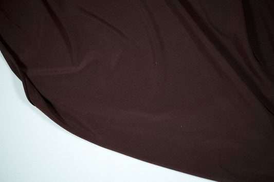 Weicher, elastischer Stoff in einem warmen Schokobraun