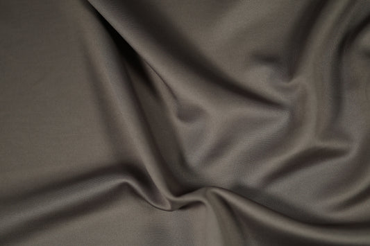 Eleganter grauer Scuba Stretch – dehnbar, blickdicht und vielseitig einsetzbar