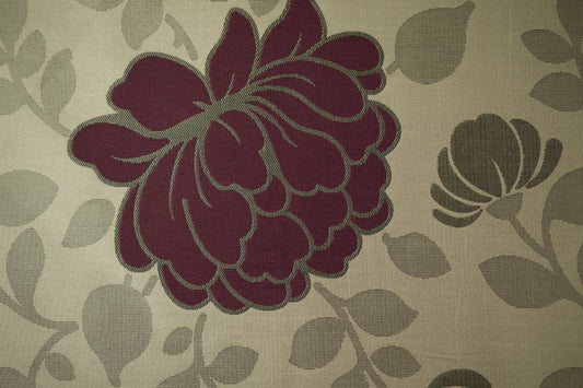 Beiger Vorhangstoff mit floralem Design in Bordeaux