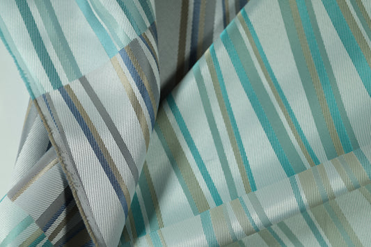 Streifenmuster in Blau und Grau – belebend und stilvoll