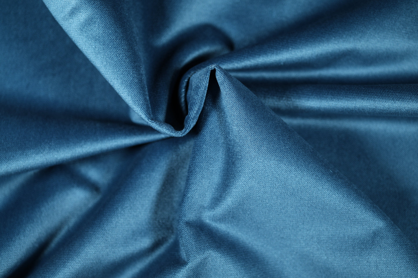 Möbelstoff in Stahlblau mit elegantem Glanz