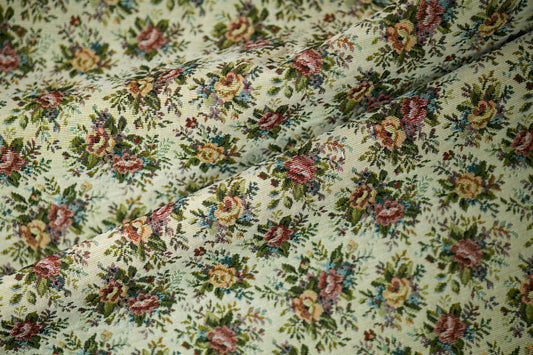 Detailansicht von Möbelstoff – Streublumen auf Gelbgrund – fein gewebt