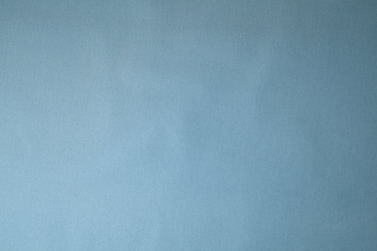 Detailansicht vom Denimstoff Hellblau mit feiner Struktur