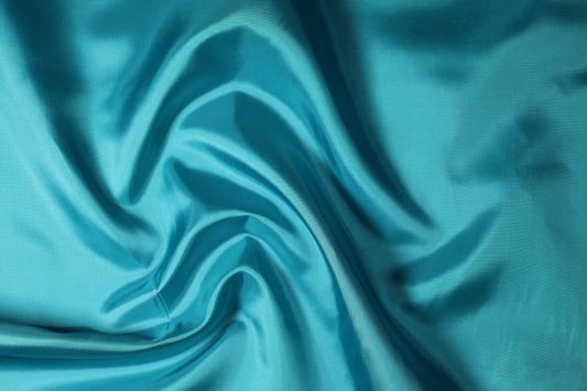 Futtertaft Türkisblau – ideal für moderne Futterarbeiten