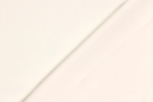 Leichter Baumwollstoff in Wollweiß als Fahnentuch weich fallend und glatt