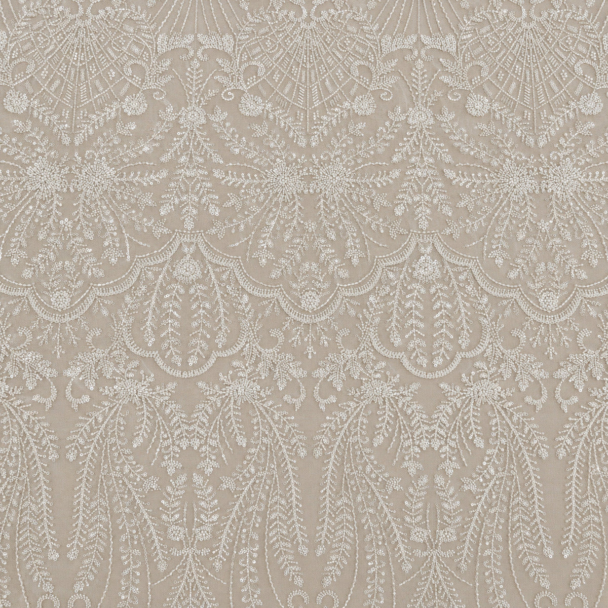 Brautspitze Ivory mit Perlen – Gesamtansicht – Stoffeya