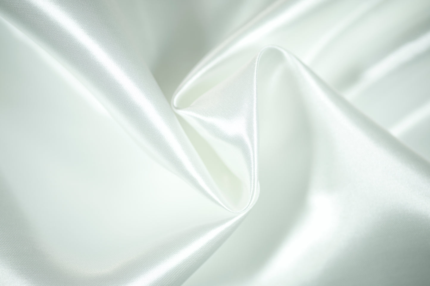 Champagnerfarbener Satinstoff – Glänzend & Elegant – 140 cm Breite für Deko & Mode