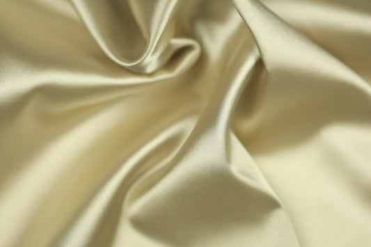 Satin Stoff in Champagner Edel glänzed glänzend Farbe – weicher Stoff ideal für elegante Kleider, Dekoration oder DIY-Nähprojekte