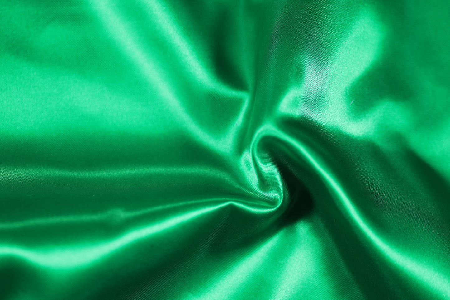 Intensiv grüner Satin Stoff glatt & leuchtend