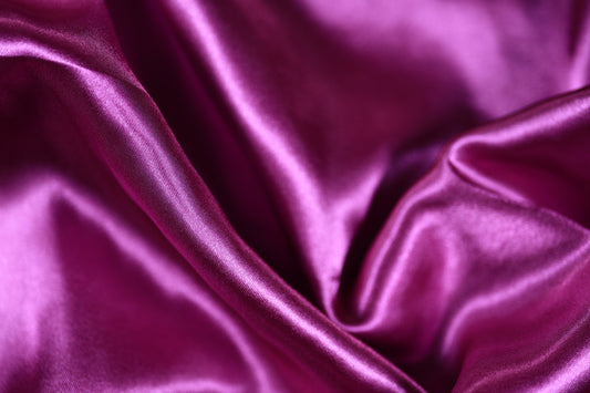 ntensiv lila Satinstoff für Dekoration & Bühne