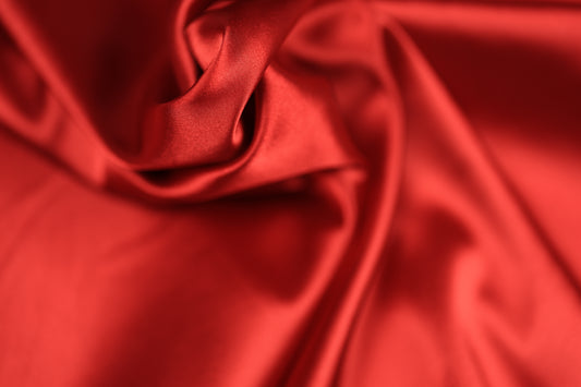 Satin Stoff in Feuerrot glänzend – weicher Stoff ideal für elegante Kleidung, Dekoration oder DIY-Nähprojekte