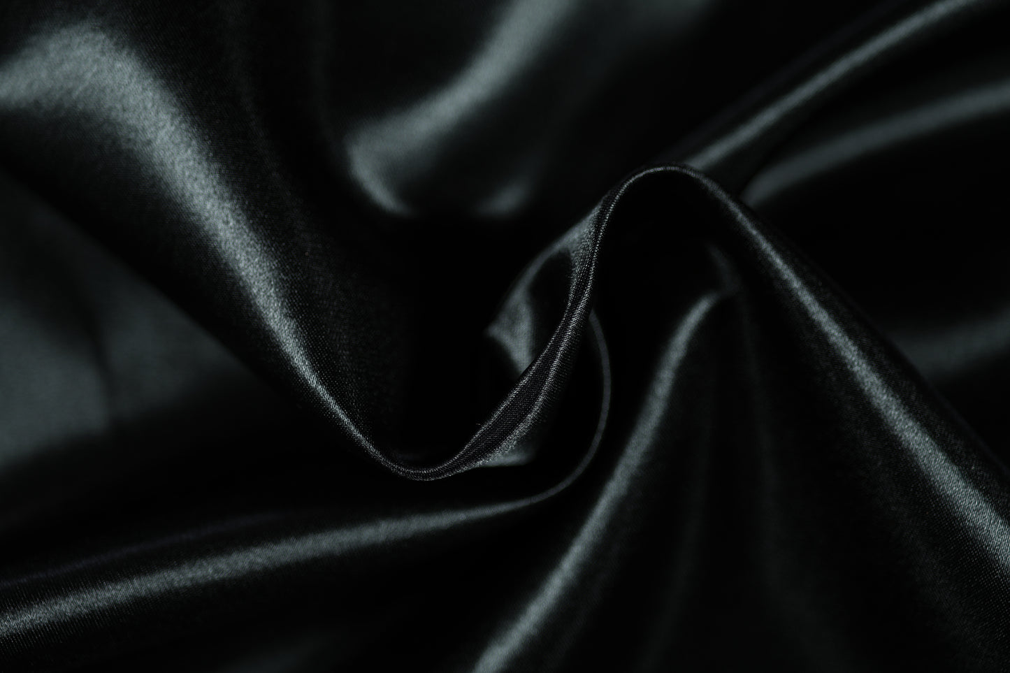 Schwarzer Satin glänzend glatt 140cm breit