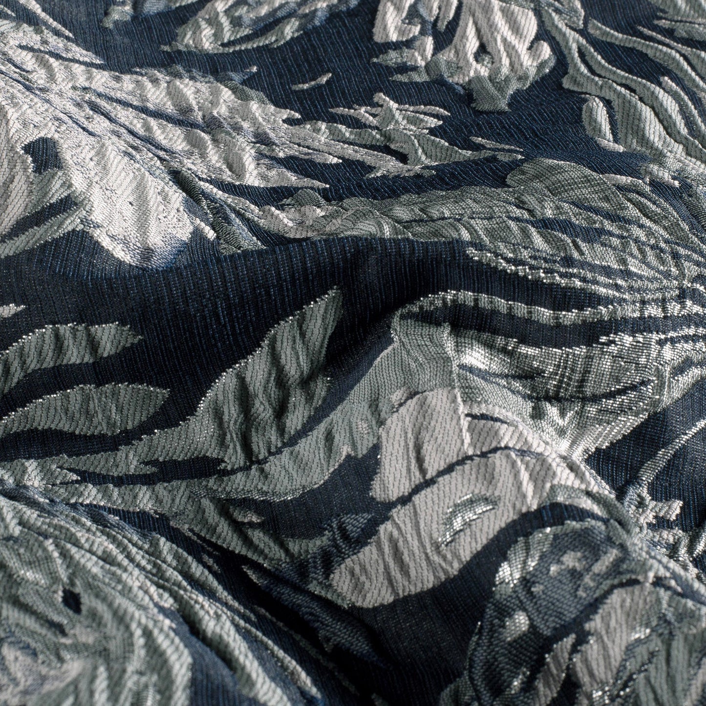 Jacquard Blumen Schwarz – Stoffansicht
