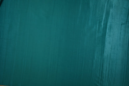 Weich fallender petrolfarbener Viskose-Satin für elegante Kleidung - Nahaufnahme der Materialqualität 140cm