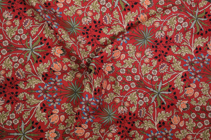 Baumwollstoff rot mit klassischem Ornament- und Blumenmuster