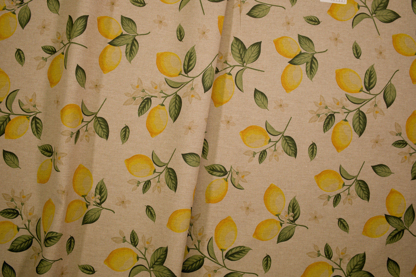 Baumwollmischstoff mit Zitronenmotiv auf naturfarbenem Grund