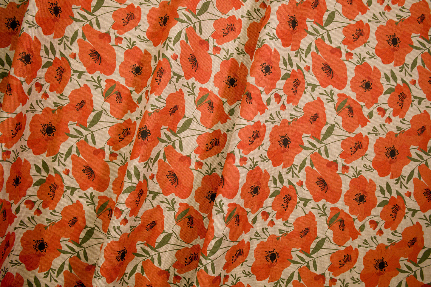 Baumwollmischgewebe mit leuchtenden Mohnblumen