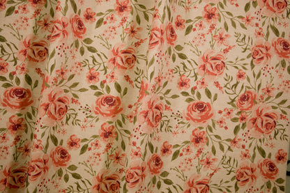 Baumwollmischstoff mit Rosenmotiv auf naturfarbigem Grund