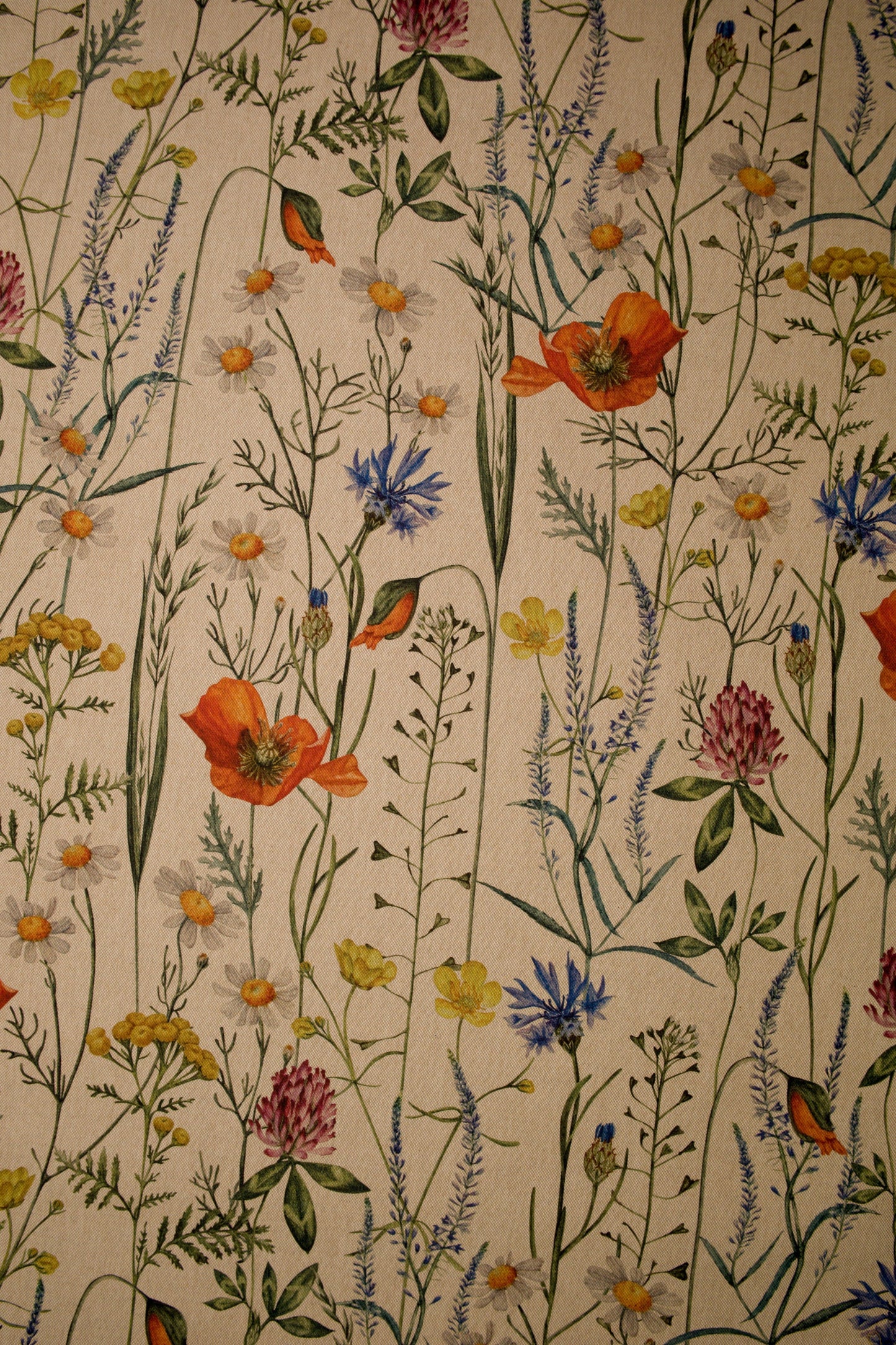 Baumwollmischgewebe mit Wiesenblumen-Druck auf naturfarbigem Grund