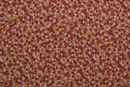 Baumwollstoff Ditsy-Blumen Pink Rot – Nahaufnahme des Musters metrware