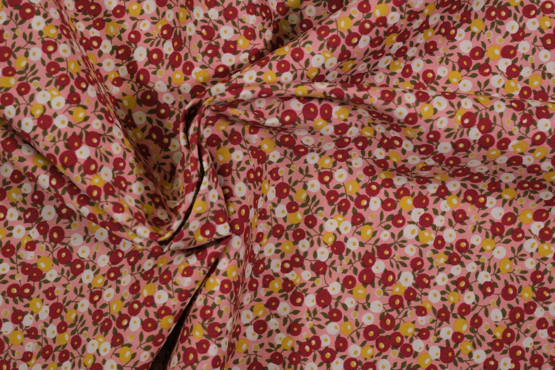 Baumwollstoff Ditsy-Blumen Pink Rot – rosafarbener Baumwollstoff mit buntem Streublumen-Muster