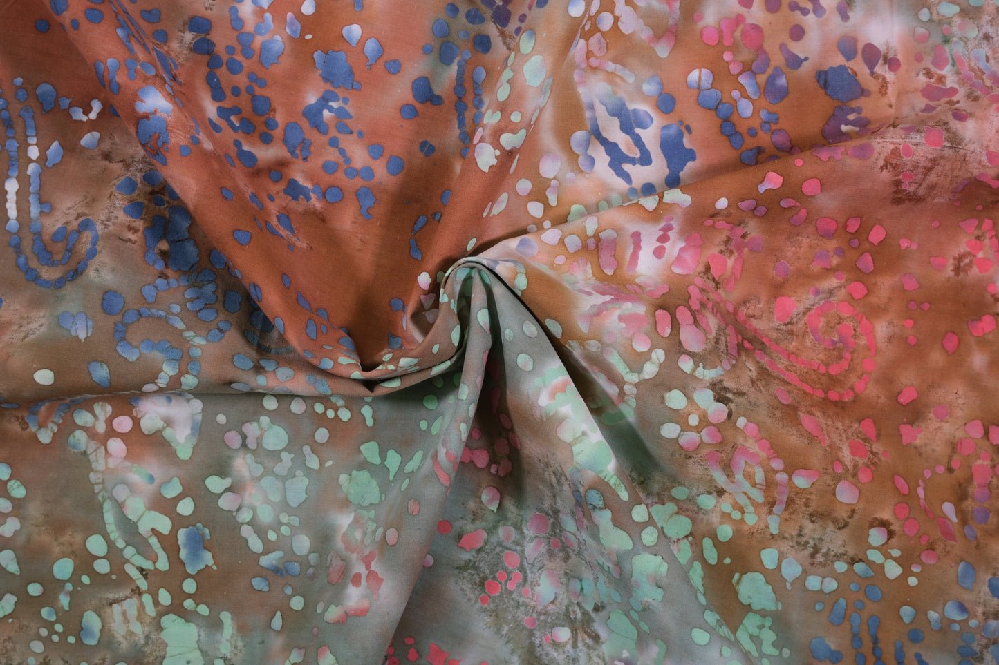 Multicolor Batikstoff – kreative Baumwoll-Webware für Mode und Accessoires