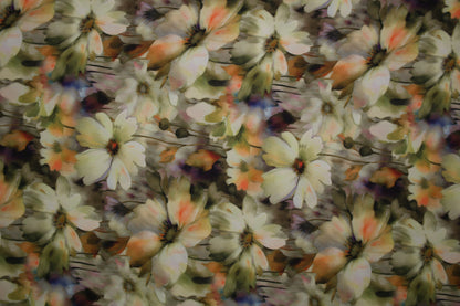 Detailansicht der Aquarellblumen in Grün-Orange auf Viskosestoff