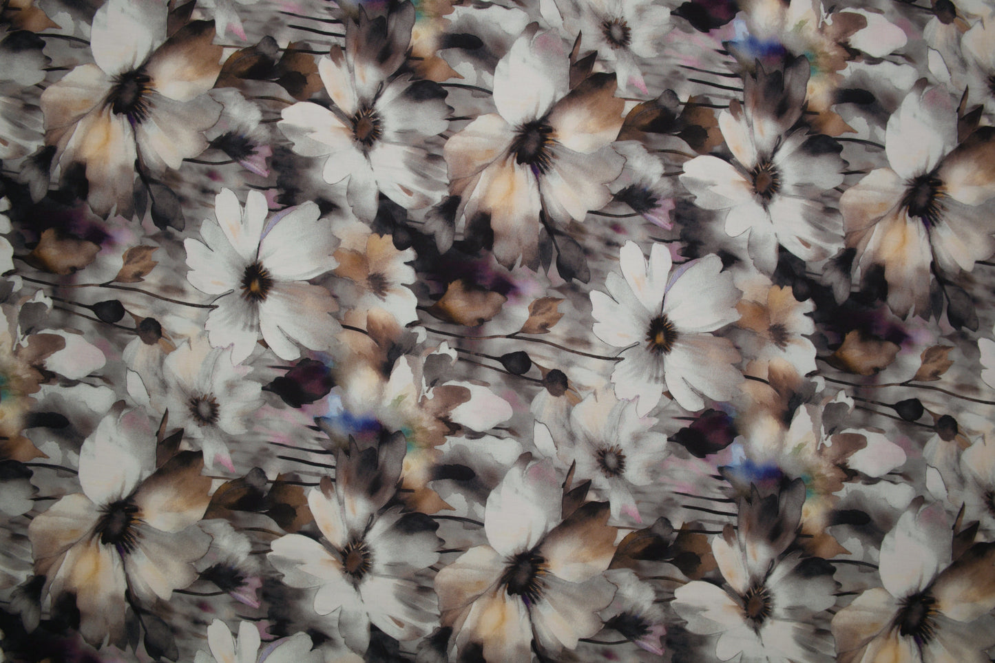 Viskosestoff mit Aquarellblumen in Grau- und Naturtönen