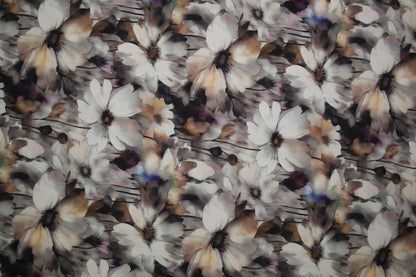 Viskosestoff mit Aquarellblumen in Grau- und Naturtönen