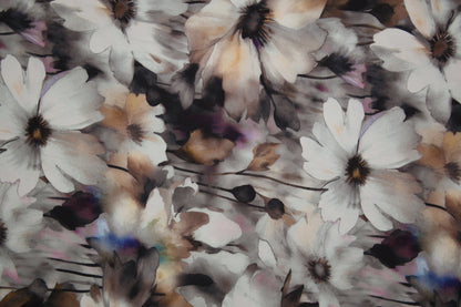 Fließender Viskosestoff mit grauen Aquarellblumen