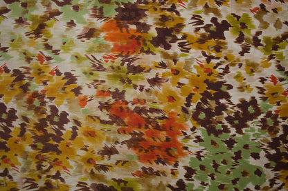 Detailaufnahme Viskose in warmen Orange- und Brauntönen