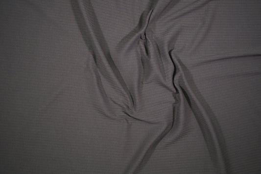 Rip Jersey in Dunkelgrau mit feiner Rippstruktur - Detailaufnahme der Stoffstruktur