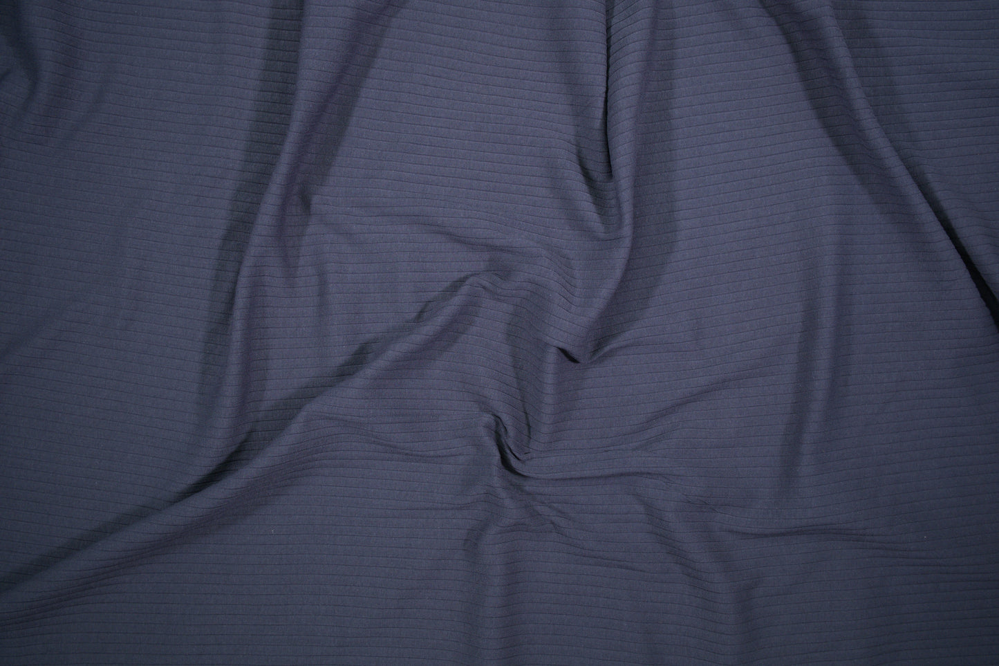 Rip Jersey in Dunkelblau mit feiner Rippstruktur