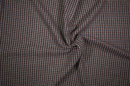 Wollstoff mit klassischem Hahnentritt-Muster in Grau, Bordeaux, Blau und Braun
