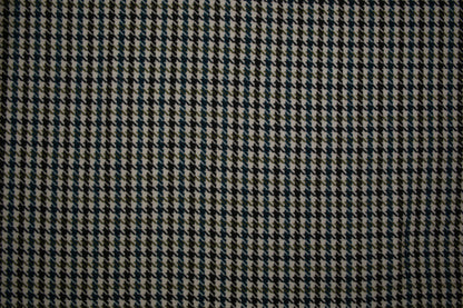 Hochwertiger Wollstoff mit Grün-Schwarz-Hahnentritt – ideal für Wintermode