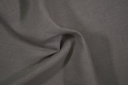 Grauer Leinenstoff – feine Struktur und natürlicher Fall