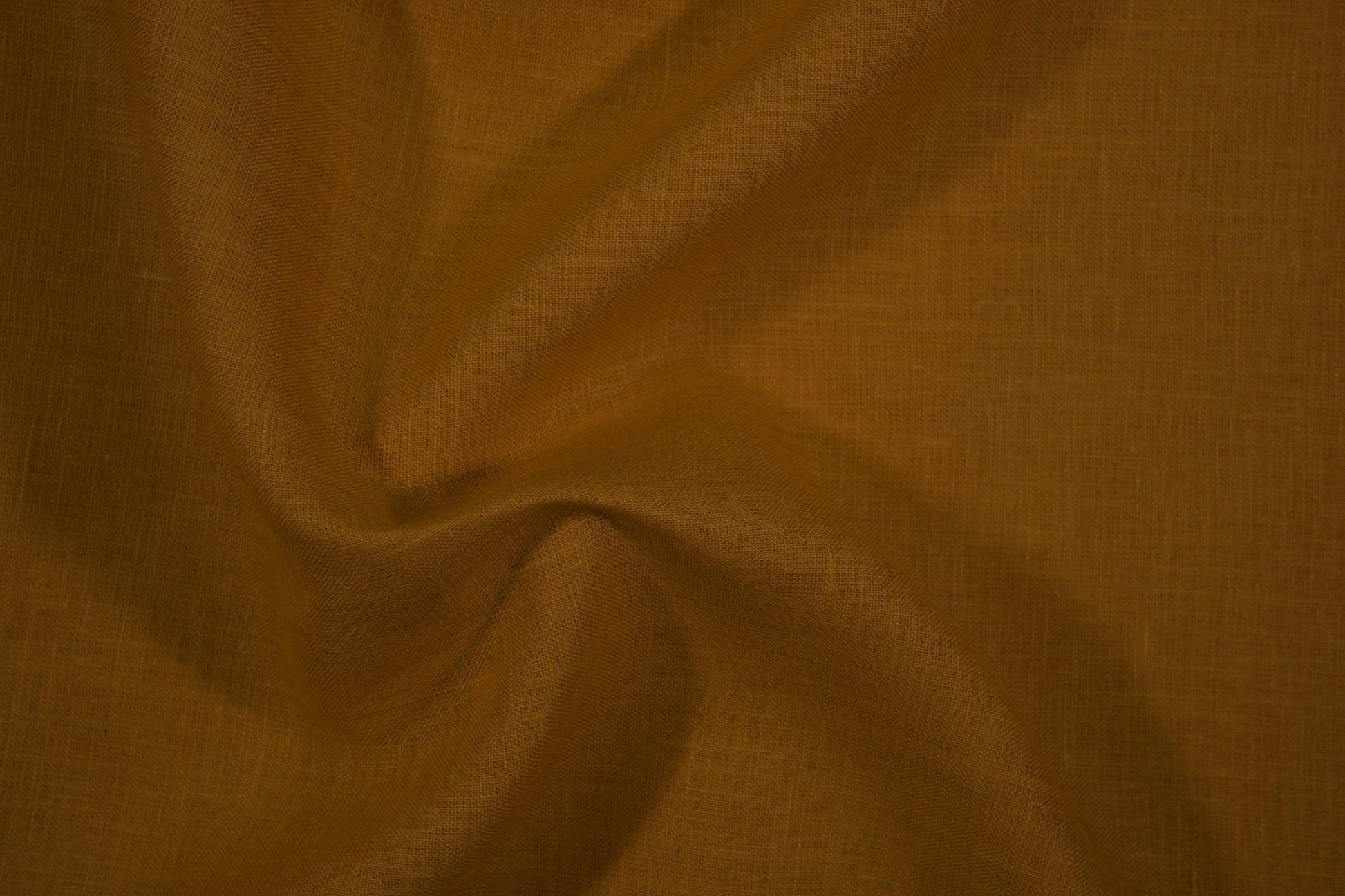 100% Leinen in Senf – gleichmäßiger, trendiger Farbton