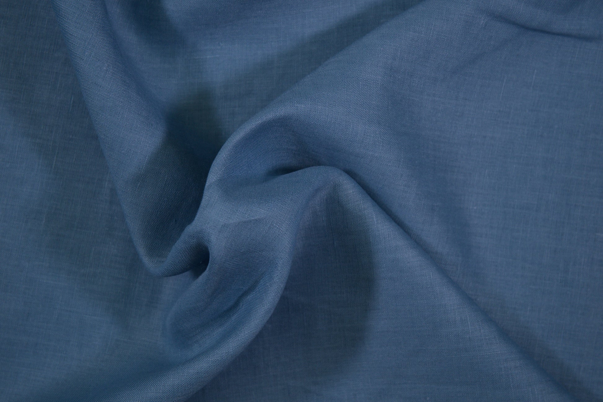 Jeansblauer Leinenstoff – klassischer Blauton für Bekleidung