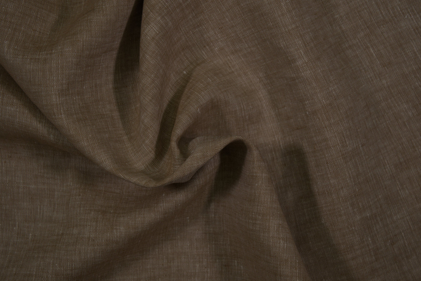 Dunkelbrauner Leinenstoff – warmer Naturton für Kleidung und Deko