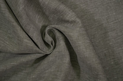 Khaki-farbener Leinenstoff – natürlicher, dezenter Grünton