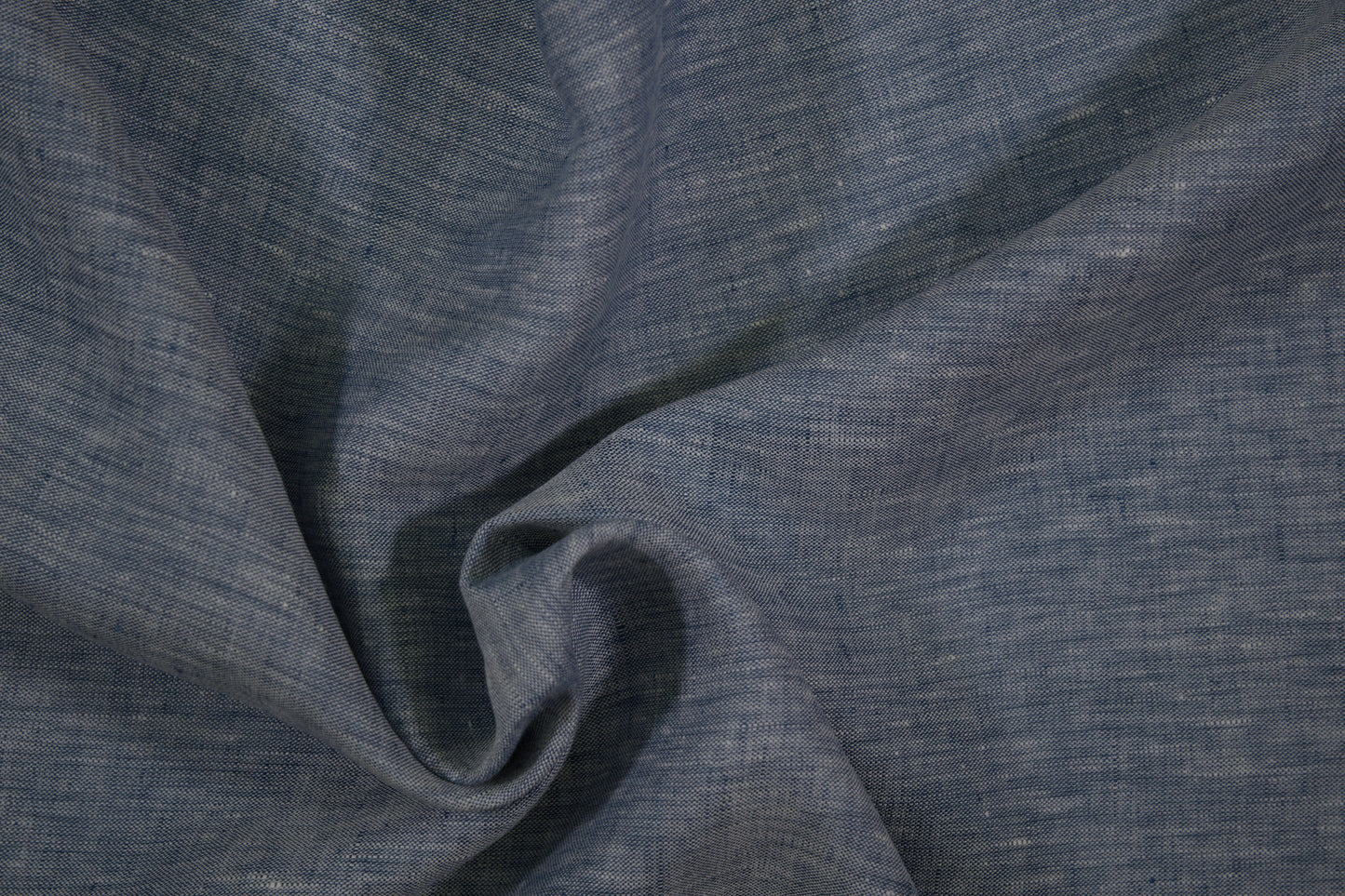 Jeansblau melierter Leinenstoff – lebendige Struktur
